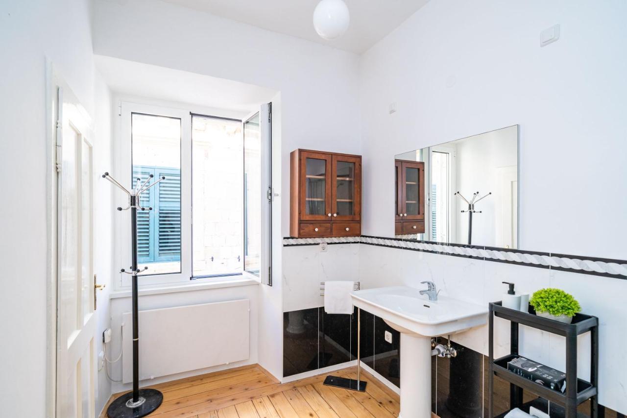 Laus Ii, Lovely Apartment In Old Town Dubrovnik Luaran gambar